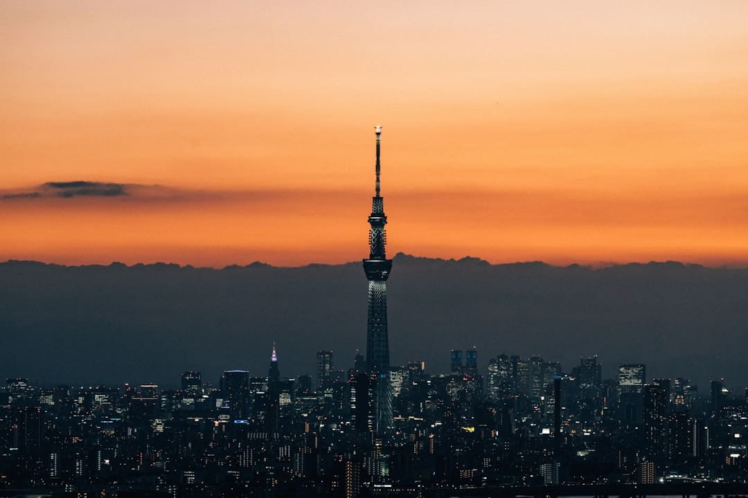 黑色悬疑电影《逃离抢钱镇》定档9月13日 贪欲迷局高能反转 人性拷问一念成魔